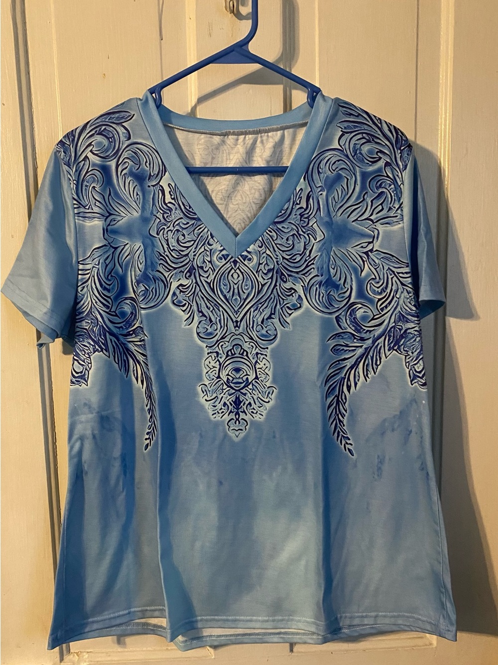 Women's Light Blue V-Neck Decorative Print Top